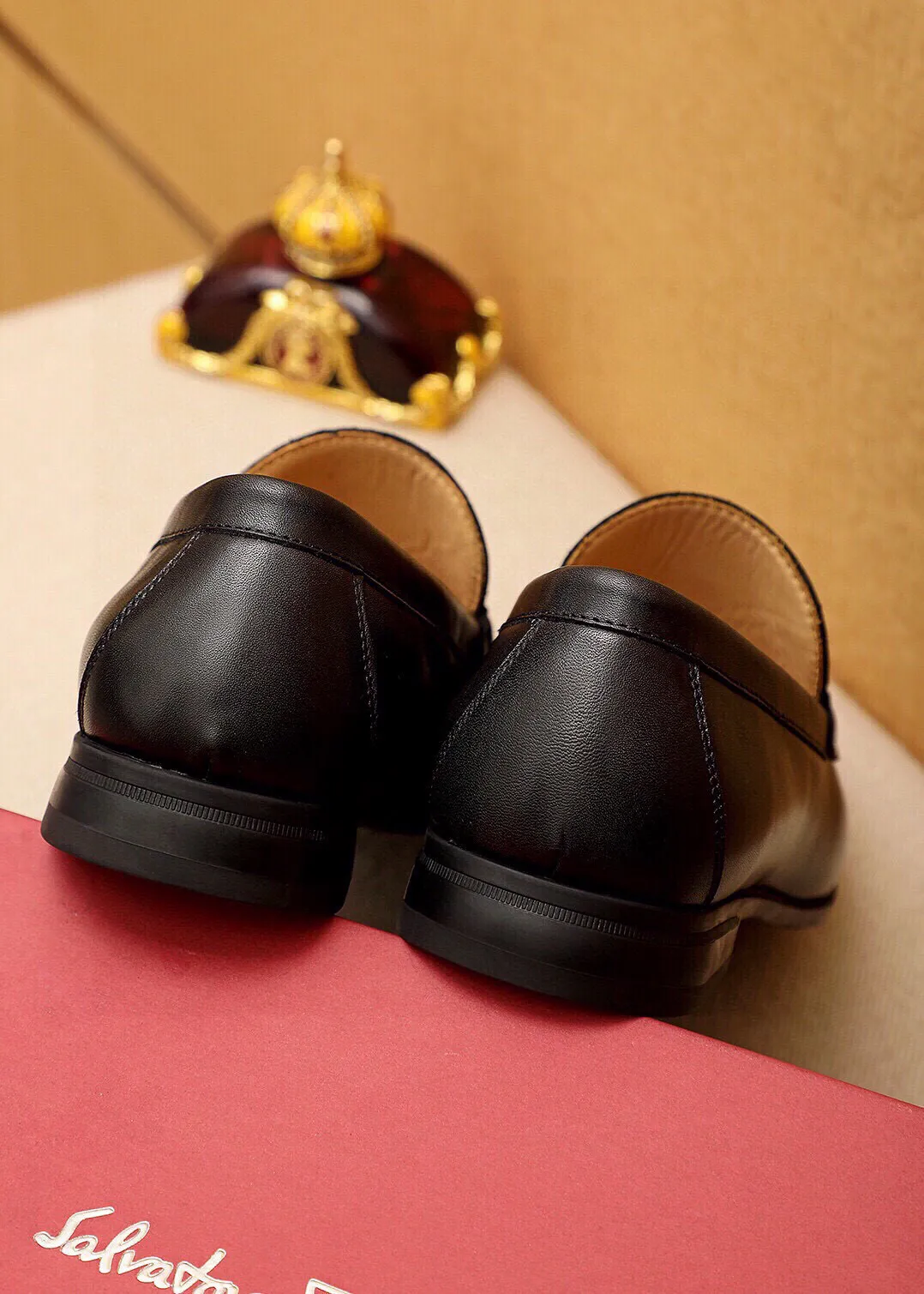 Men's shoes 💰480 💐 Product trademark: Ferragamo "Ferragamo" casual leather shoes Regular size: 38-44 (45🉑️customized) Product materials: Selected imported first-layer calfskin upper + luxury hardware buckle, imported water-dyed cow leather lining. Strong three-dimensional visual effect, original outsole color: 3⃣️seed leather materials available